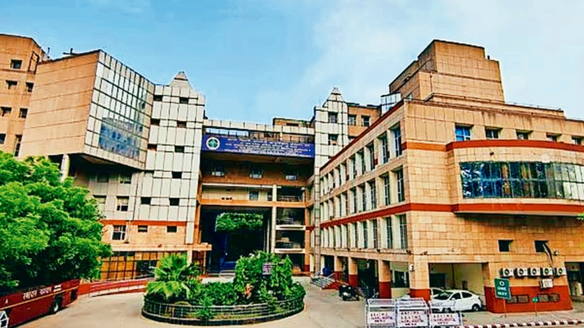 Atal Bihari Vajpayee Institute of Medical Sciences & Dr. Rml Hospital, New Delhi — campus exterior