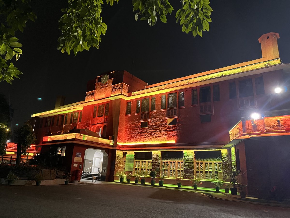 Lady Hardinge Medical College, New Delhi — campus exterior